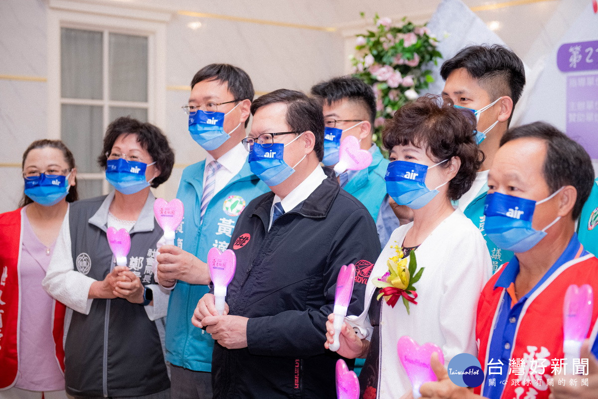 桃園市長鄭文燦出席「2022愛在桃園－第21屆全國聲暉爸媽表揚活動」。