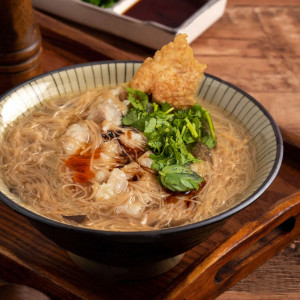 築間餐飲集團攜手基隆老店「麥克麵線」，打造餐飲全新品牌。