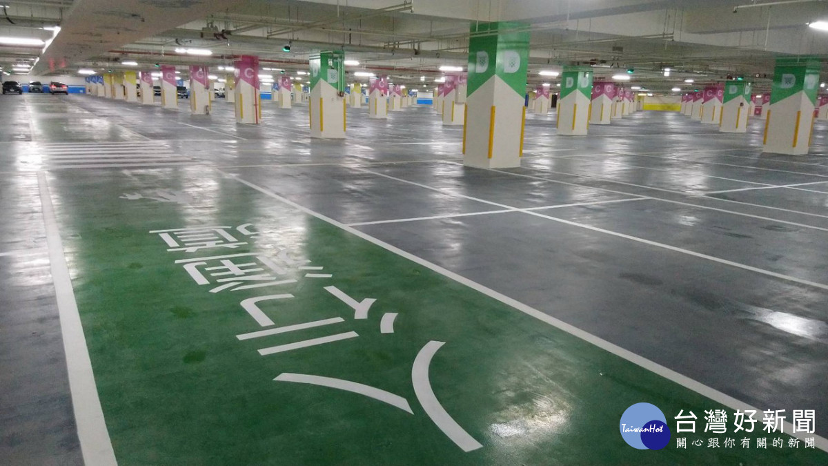 ▲鳳山運動園區地下停車場完工啟用，提供614格停車位。