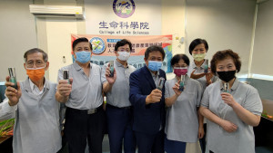嘉義大學與華安醫學股份有限公司於蘭潭校區共同簽署產學合作備忘錄／嘉義大學提供