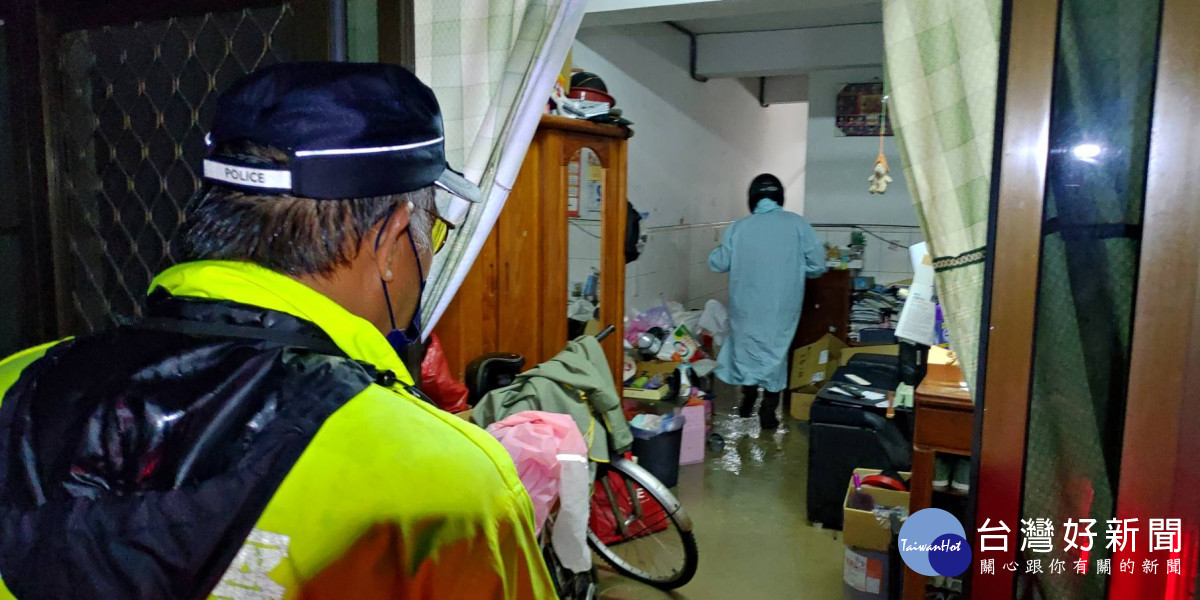 豐原警方趕赴民宅，確認無人在家受困及受傷。