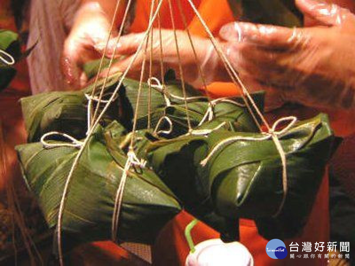 端午節是國定假日,雇主應依法給假並給付工資,如徵得勞工同意於休假日出勤,工資應加倍發給/嘉義縣府提供