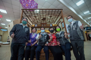 市長與貴賓參觀桃園市中小企業協會「第二屆桃園市客家產業文化創新展」