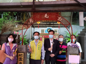八卦山「紅毛井」設施修繕工程開工，副縣長林田富與林世賢市長等人共同舉行開工典禮。圖／記者鄧富珍攝