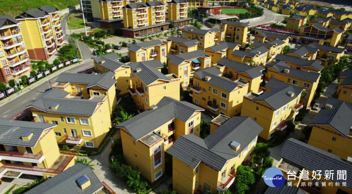 曾經住在大山深處的貧困群眾，搬遷後住進了現代化與民族特色的住宅社區／雲台文旅集團提供