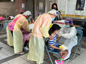 嘉義市垂楊小學今天下午在校園開打兒童BNT疫苗／校方提供