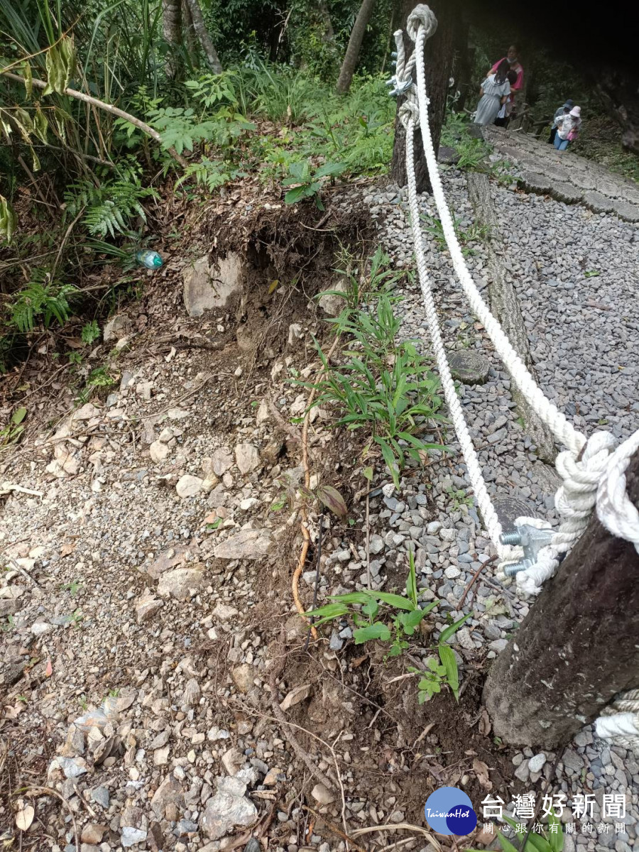 谷關捎來步道約600公尺處，路基流失2公尺。