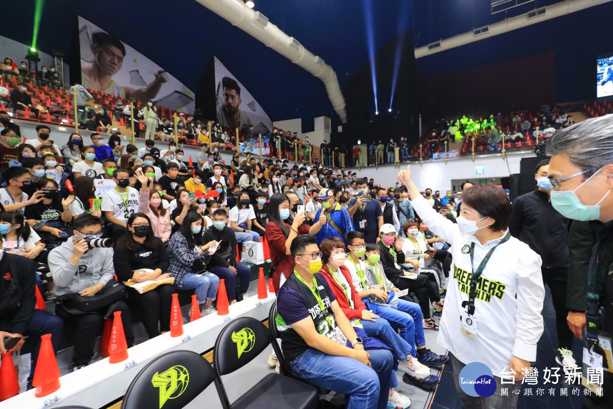 台新夢想家將主場移師臺中洲際多功能運動中心，本賽季創下超高滿座率驚人紀錄。
