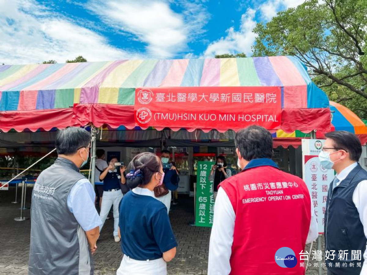 鄭市長視察中壢慈濟園區社區醫療採檢站。<br />
