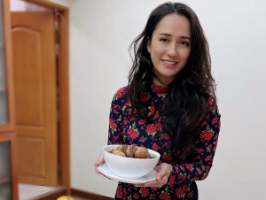 擔任越南語教學支援人員羅敏瑜老師很多新住民媽媽被邀請到校介紹東南亞的文化和美食