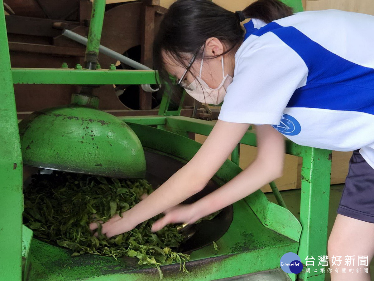 同學親自體驗才知箇中辛苦。（竹山公所提供）