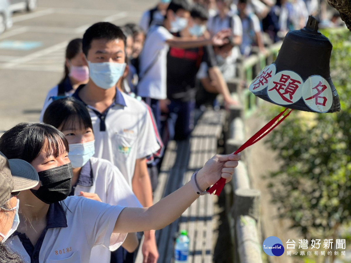 國三會考我行志願鐘。<br /><br />
<br /><br />
