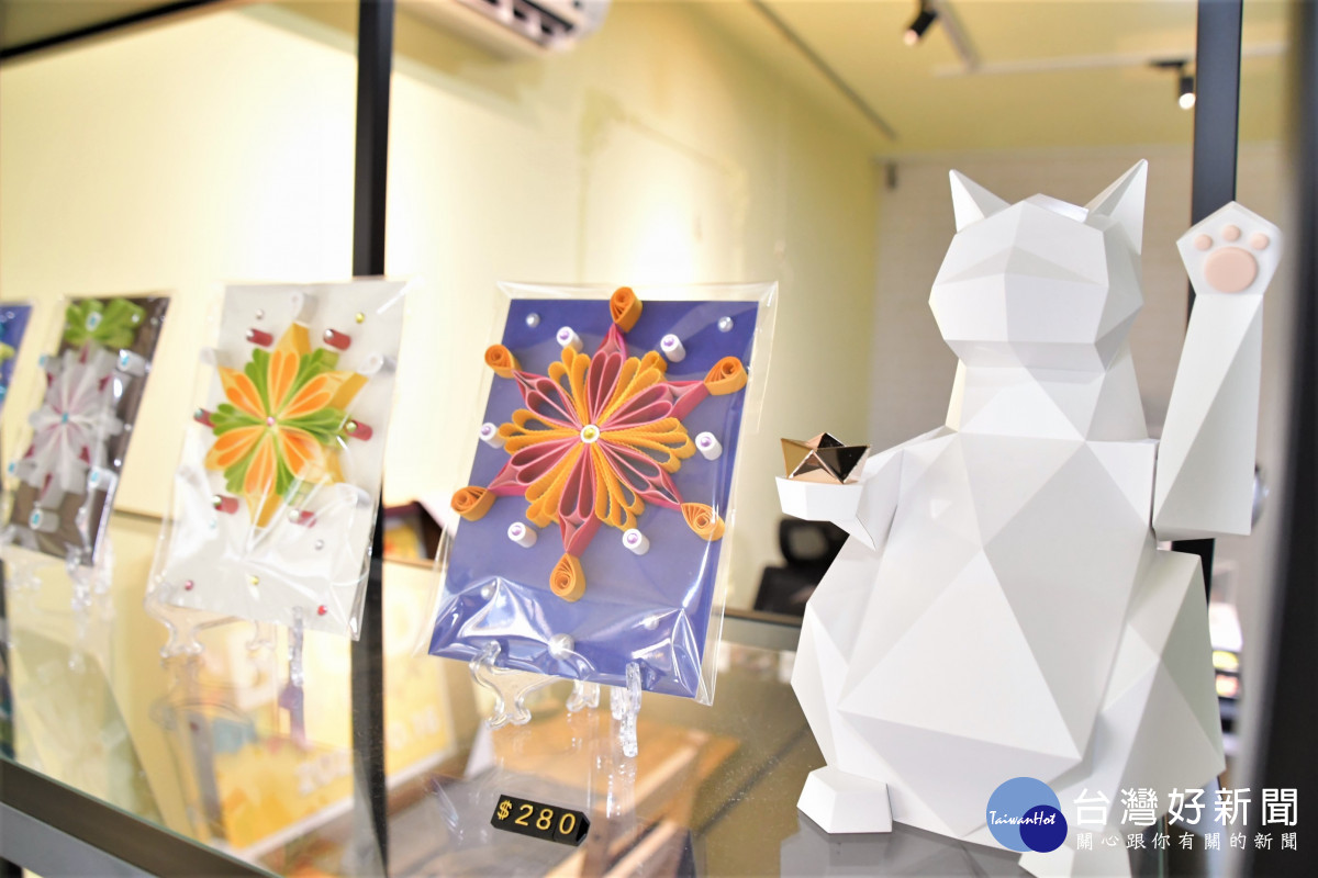 「紙有為你」創業青年王浩宇作品。圖／記者鄧富珍攝<br />
