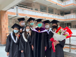 南投醫院與五育高中合作培育第一批長照畢業生。（南投醫院提供）