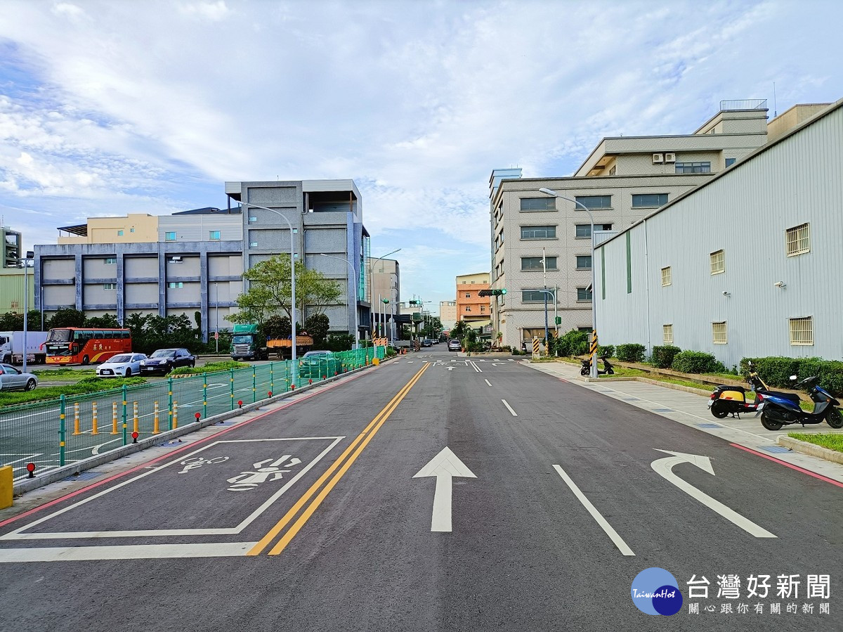 八里仁愛路與商港一路瓶頸打通，讓民眾通行更便利