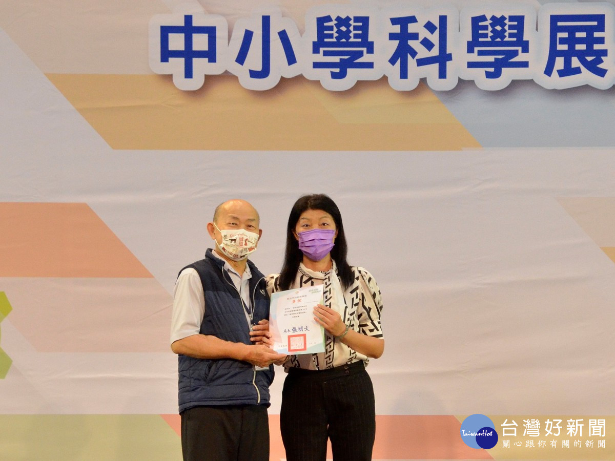 柑林國小劉秋燕老師指導科展達20年，榮獲資深優良指導教師獎