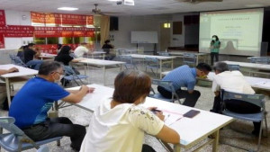 ▲講習課程宣導人事法令規定、法務部廉政署廉政影片及「企業誠信治理暨反貪腐、反洗錢」短片宣導。（圖／記者 許高祥 翻攝）