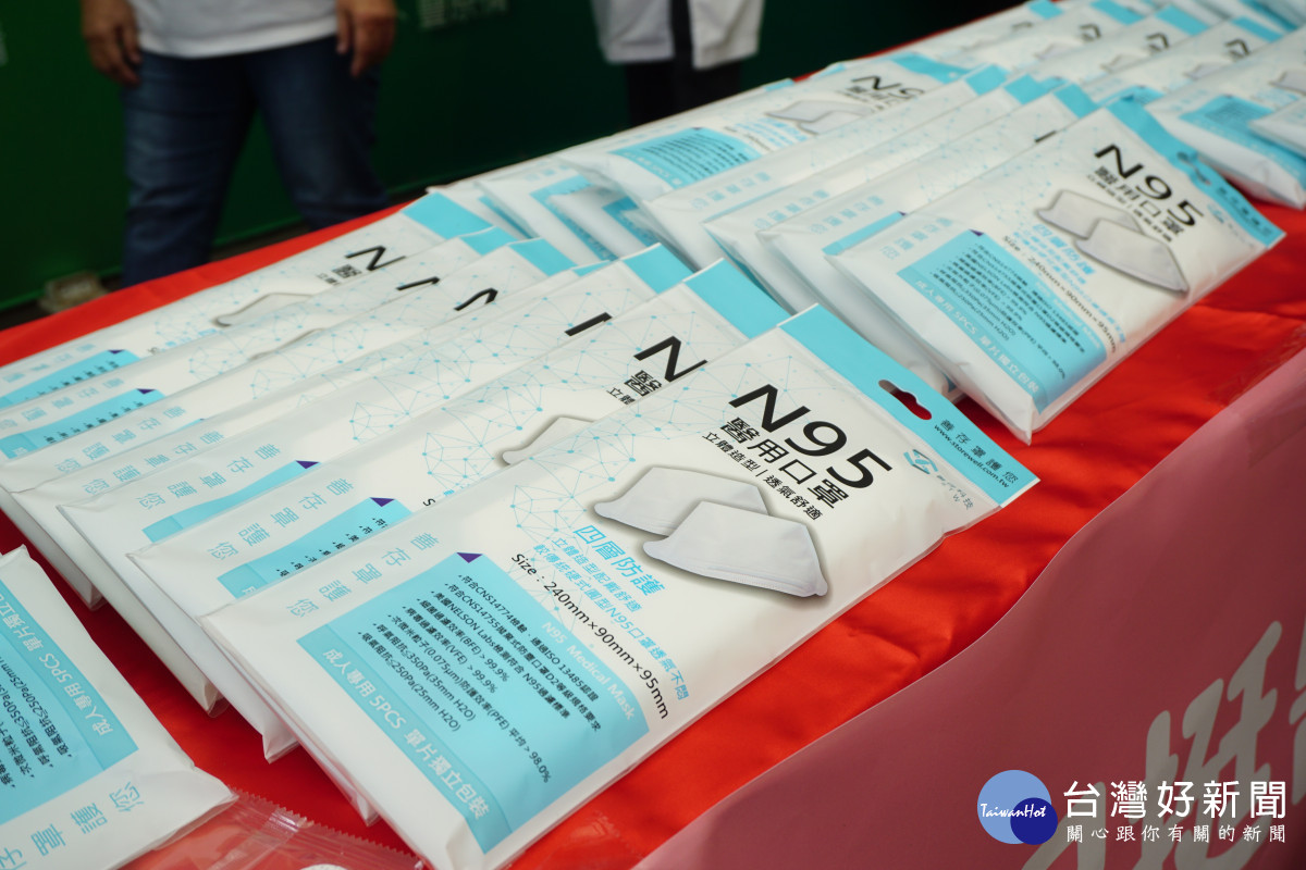 企業團體響應江啟臣號召，捐贈部立豐原醫院5000份N95口罩。