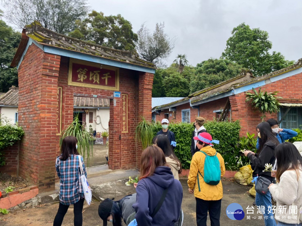 中原大學「桃園學」帶學生到桃園各地踏查，瞭解城鄉風貌與內涵。