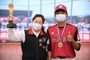 四維高中奪下全國高中軟式棒球聯賽冠軍　徐榛蔚親自接見表揚