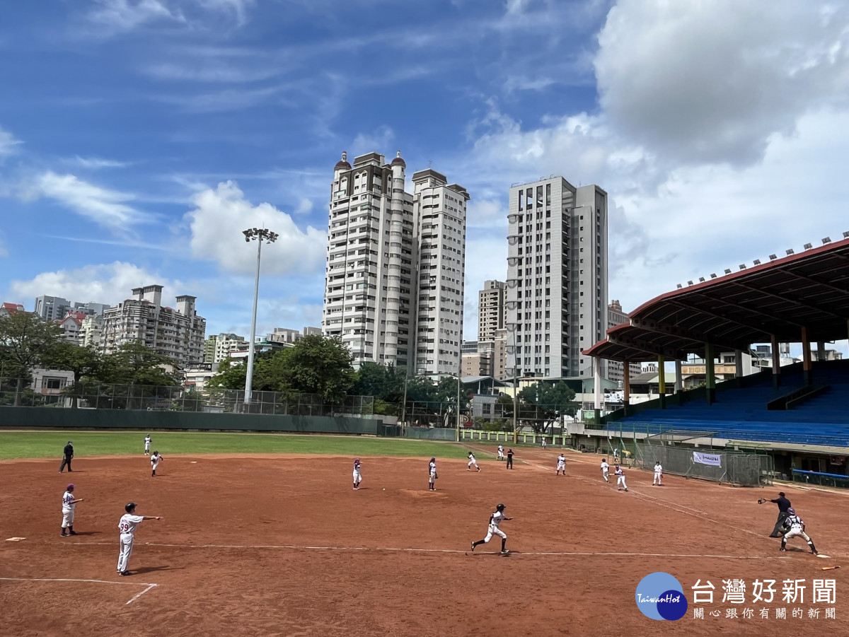 全國女棒錦標賽暨亞洲盃選拔賽於於台中萬壽棒球場閉門開打。