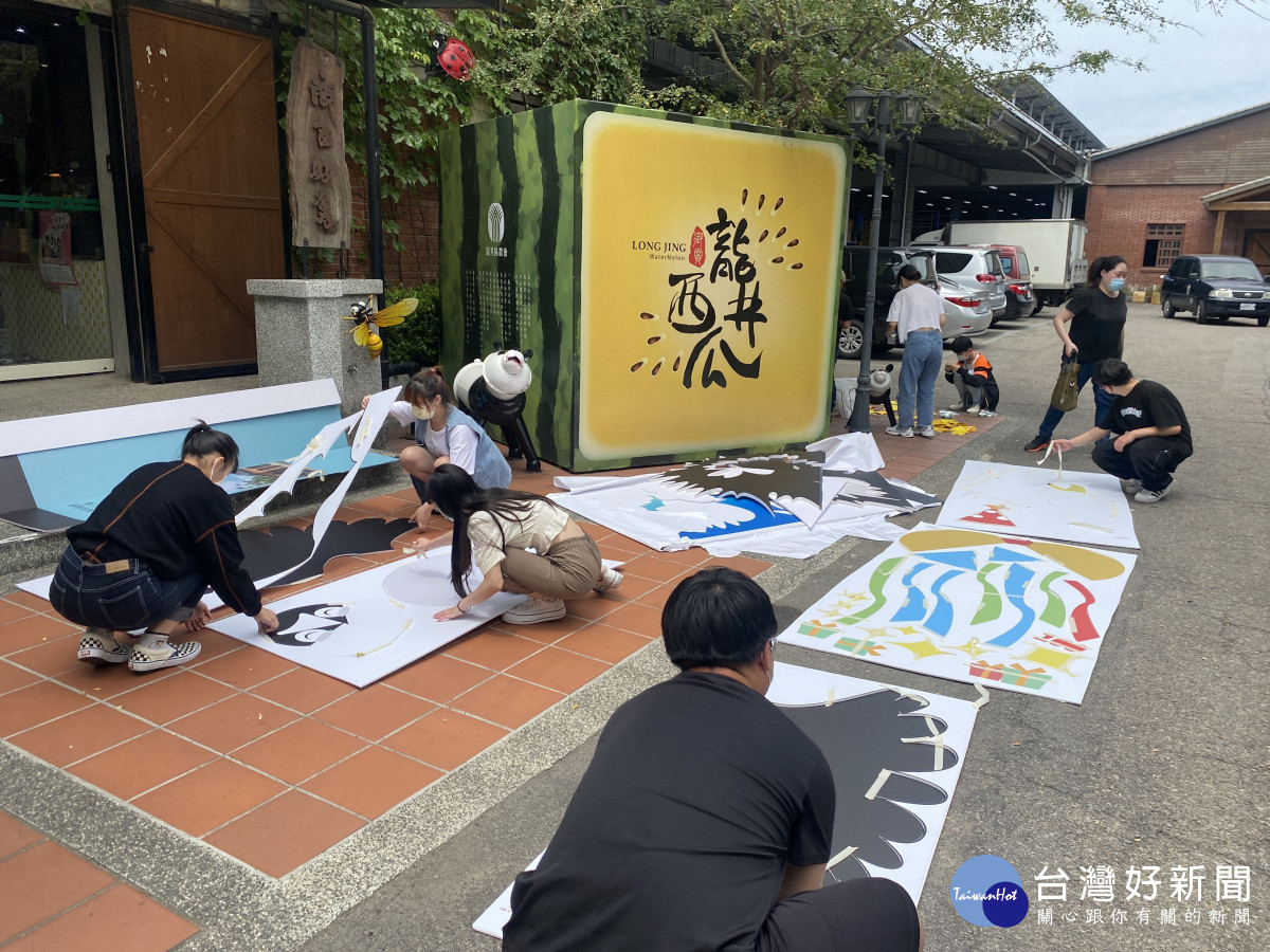 公用 弘光創藝節「海海百味」，學生在龍井農會布展。