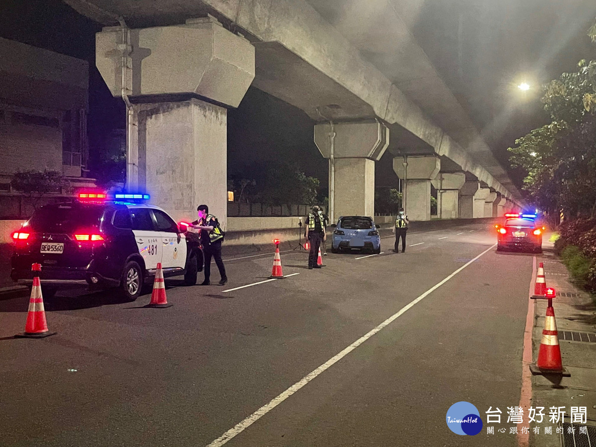 楊梅警分局展現防制飆車及街頭逞凶、滋事騷擾之決心，維護民眾交通安全及居住安寧。