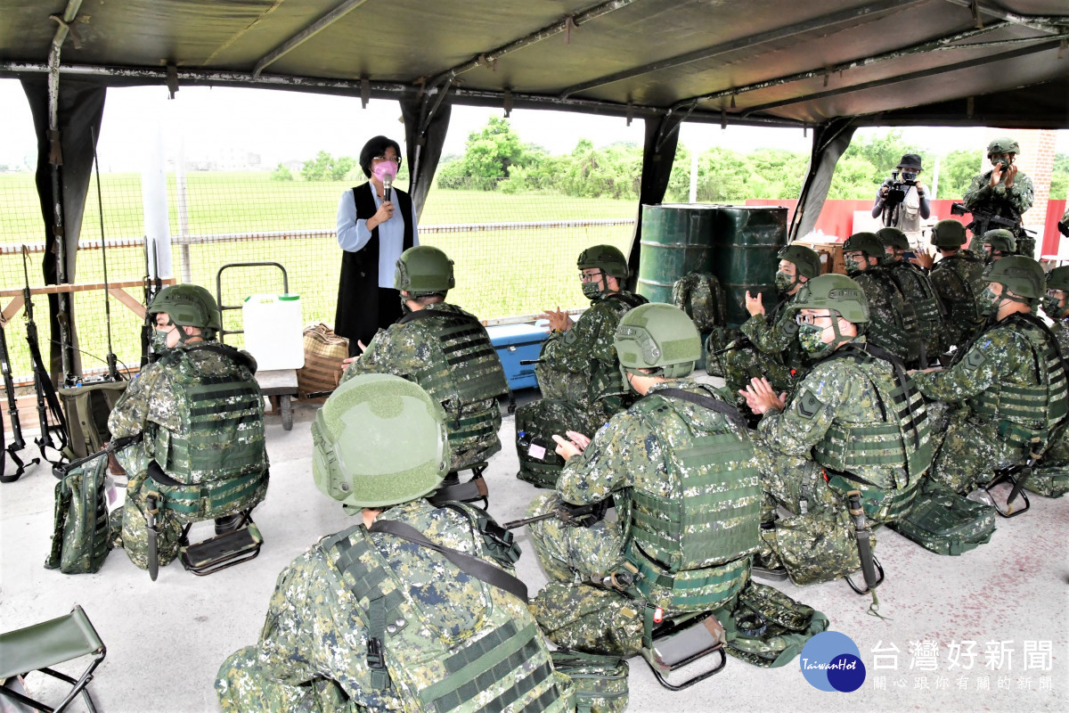 王惠美慰勞陸軍步兵第257旅111年教育召集人員。圖／彰化縣政府提供 