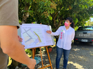 蔡培慧促中寮鄉三村改善社區巷道及排水不良問題，力拚年底完工。