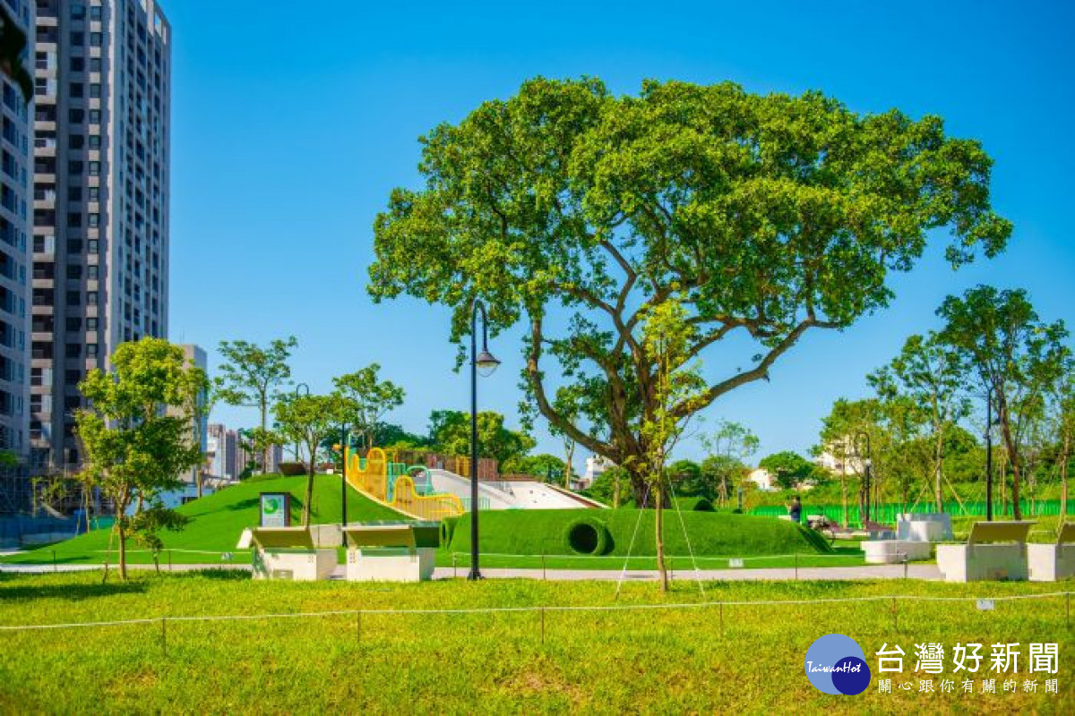 永福羅漢松公園媒合新植大型喬木，並設置老少共融遊戲場。<br /><br />
<br /><br />
