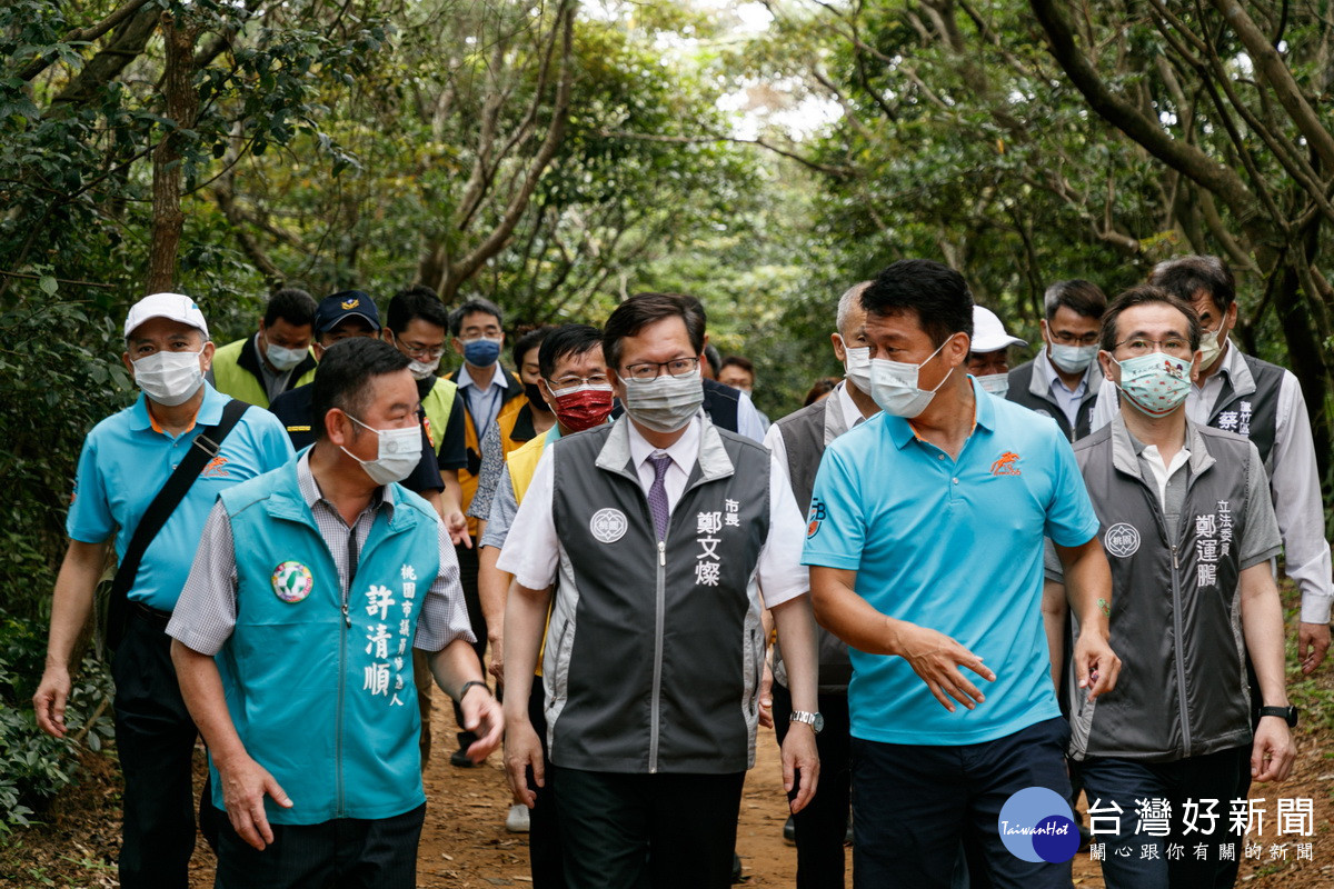 桃園市長鄭文燦出席「台灣百大行腳趣-羊稠步道甲蟲季活動」。