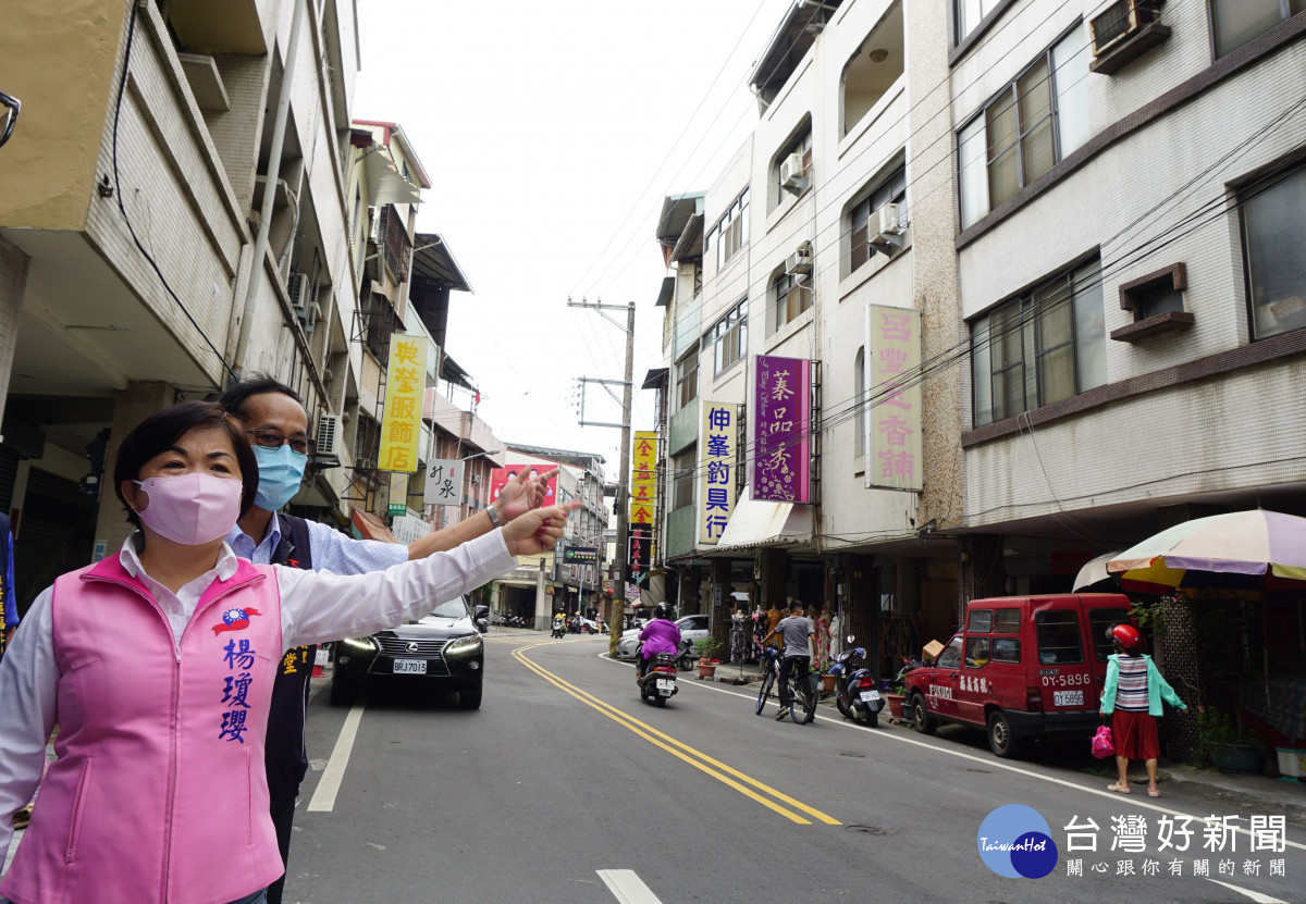 立委楊瓊瓔爭取潭子區潭子街、仁愛街及福潭路36支電桿地下化。