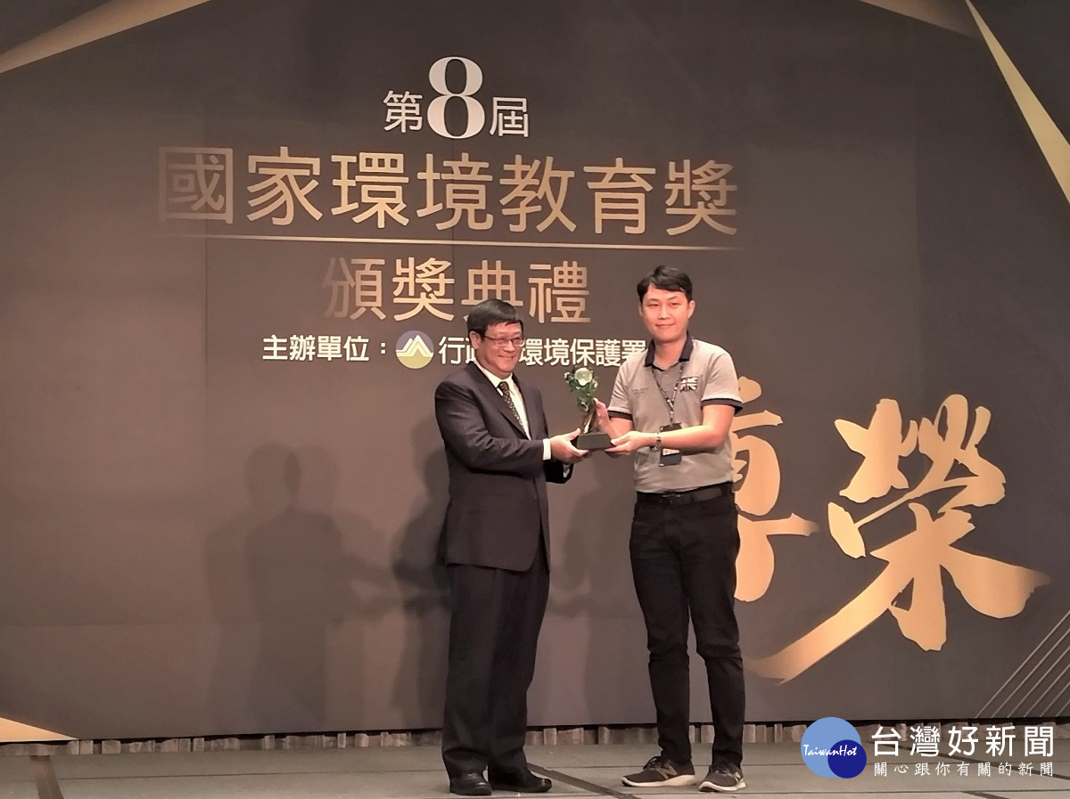個人組脫穎而出榮獲優等獎的是任教於三重區五華國小的董大鋼老師