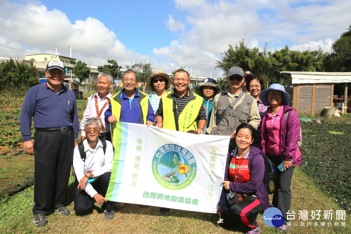 「台灣濕地復育協會」榮獲第八屆國家環境教育獎團體組優等。