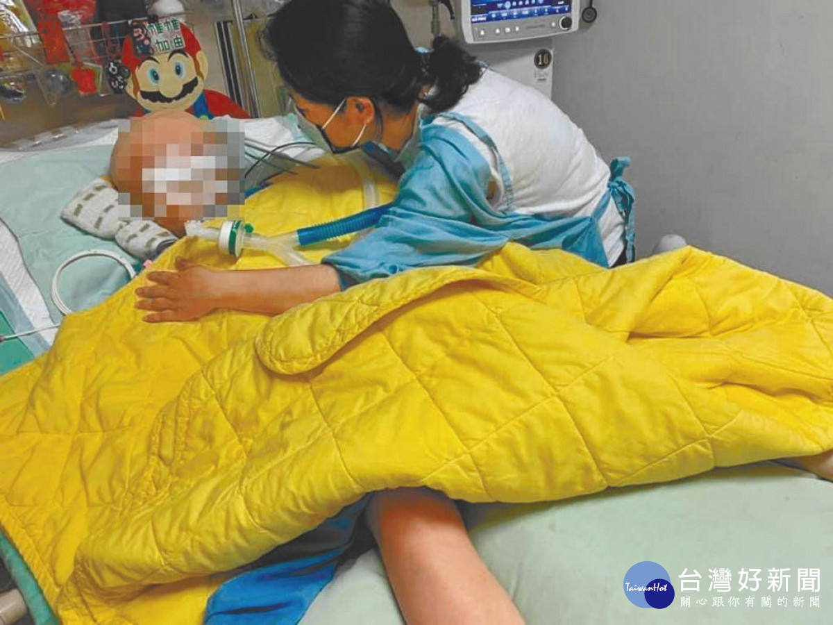 7歲黃姓男童遭柔道教練重摔，送醫不治。黃母無法接受僅輕判9年徒刑。