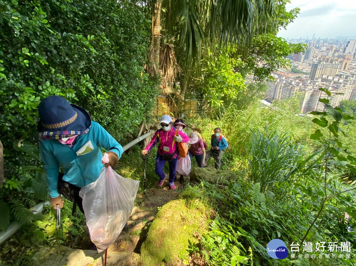 成立登山巡檢志工隊，藉由喜愛登山民眾的力量，辦理淨山活動守護山林提升登山安全