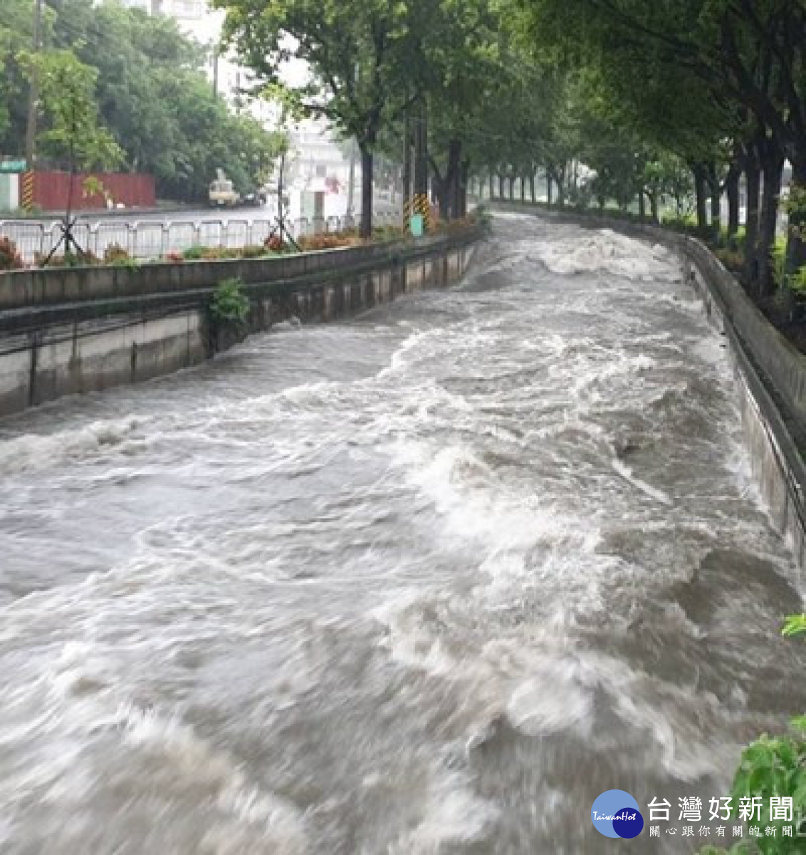 中市府加高南屯溪下游護岸　通過豪大雨考驗