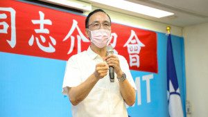 ▲朱立倫向市民推薦，柯志恩能為高雄打造平安、健康、希望。