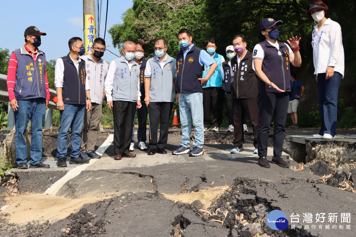 頭份市苗5-2線道路擠壓變形嚴重　徐耀昌勘災盼盡速修復