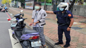 ▲全身酒氣的犯嫌被警方攔下，還故作鎮定還辯稱無飲酒情形。