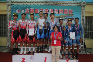 黃敬倫、謝元鑫及李定曄在男子青年團隊競速賽勇奪金牌。