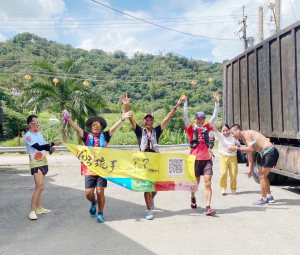 不老跑者于炯彬60歲圓夢，23天馬拉松環台今天跑抵台中。