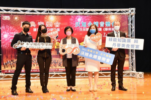 朱宗慶成員(左起)、王惠美縣長、沃旭能源台灣總經理汪欣潔，丹麥商辦柏孟德(Bo Mønsted) 處長，5日出席彰縣建縣三百年音樂慶典記者會。