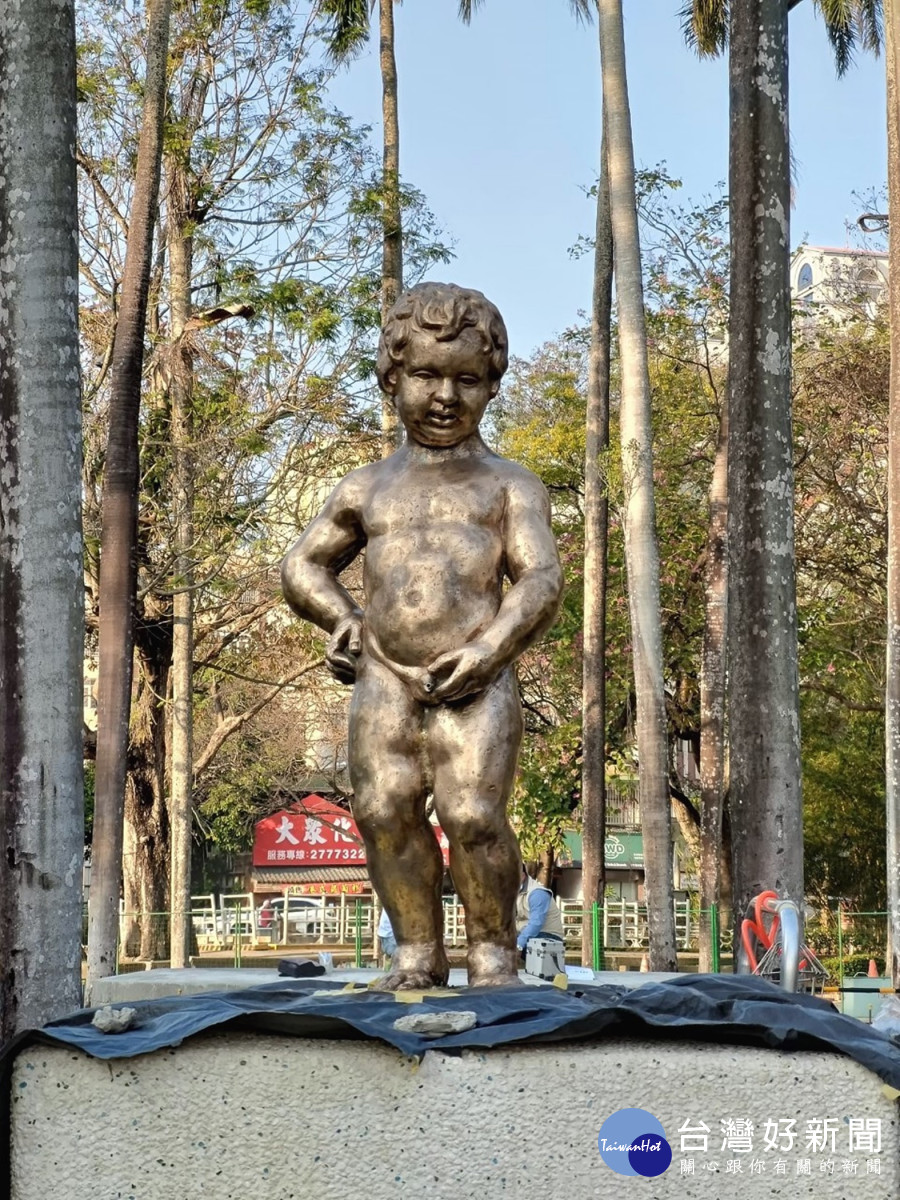 嘉義公園尿尿小童「甩肉成功」，已恢復原來的古銅色樣貌／嘉義市府提供