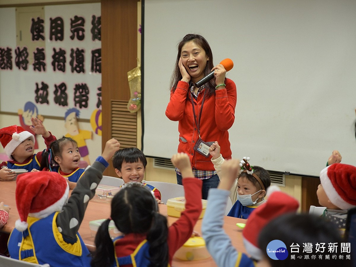 光復國小附幼鄭雅玲主任則致力於精進幼兒園課程、優化軟硬體設施設備，朝著能讓孩子過得快樂、隨時都能展露純真天性爽朗笑聲而努力