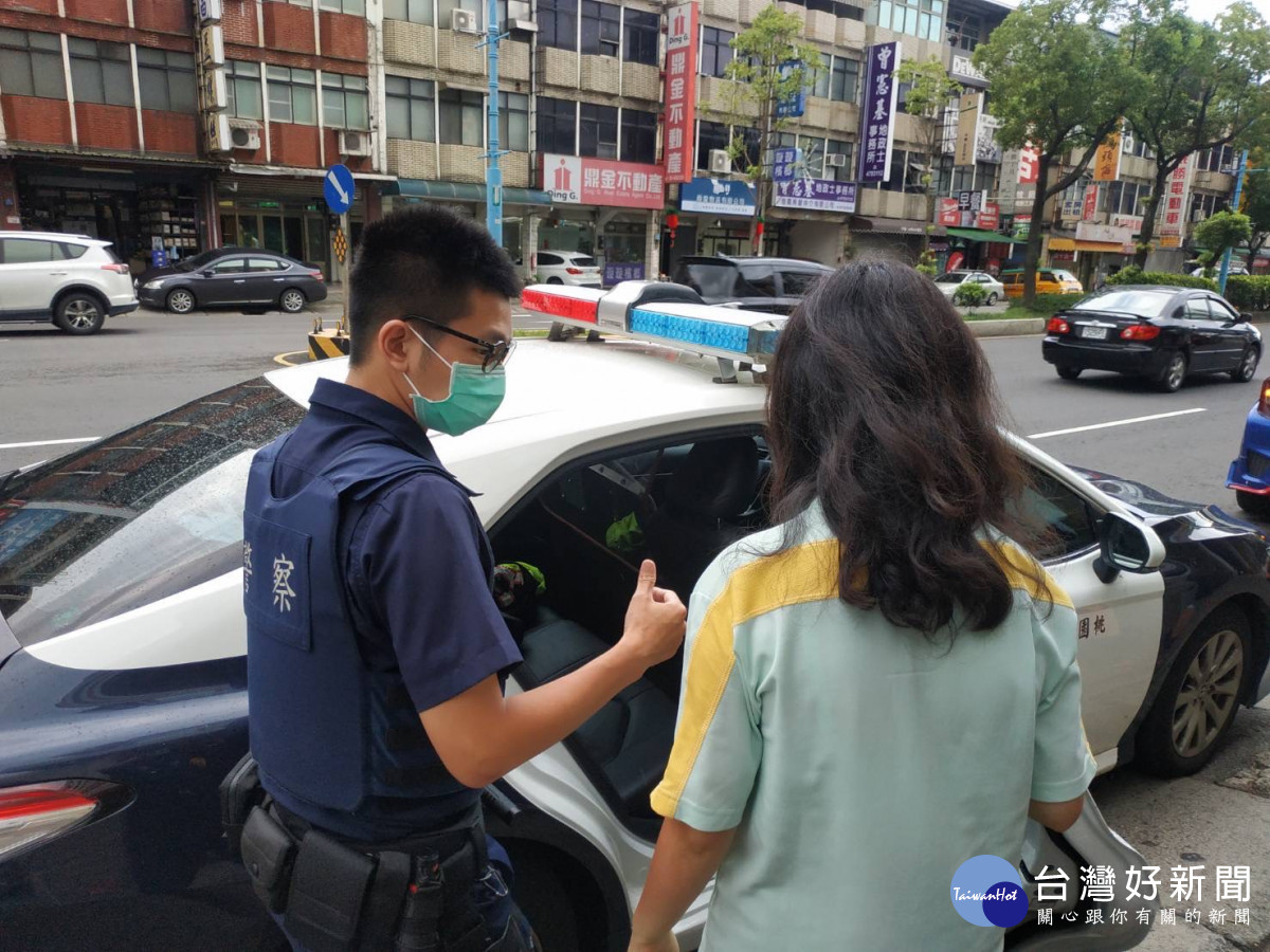 身心障礙女子返家搭錯車，楊梅警協助安全返家。<br /><br />
<br /><br />
