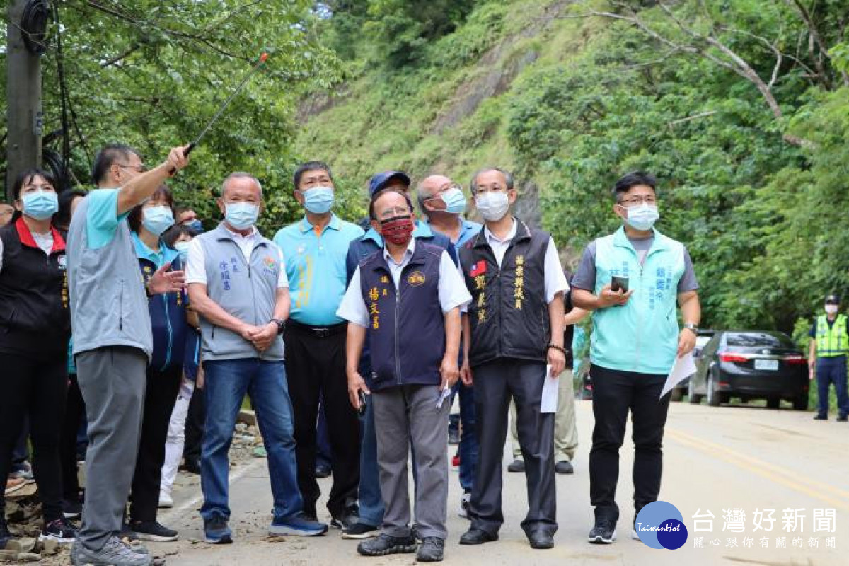 南庄苗21線邊坡土石大規模崩塌　徐耀昌視察災情指示加速復建工程