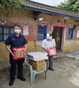 斗南分局建國派出所所長葉長清主動關懷轄區宋姓居民／警方提供