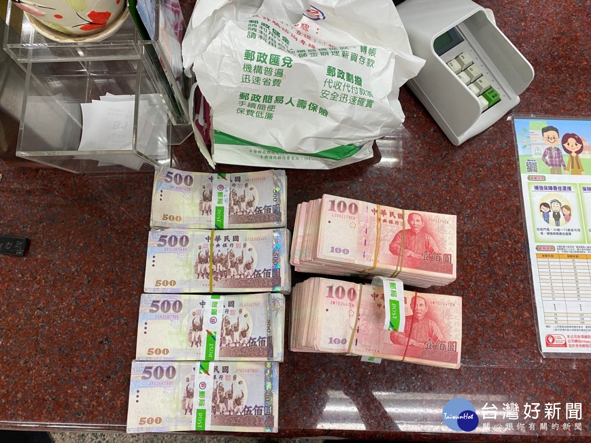 警方查扣30萬元。<br />
<br />
