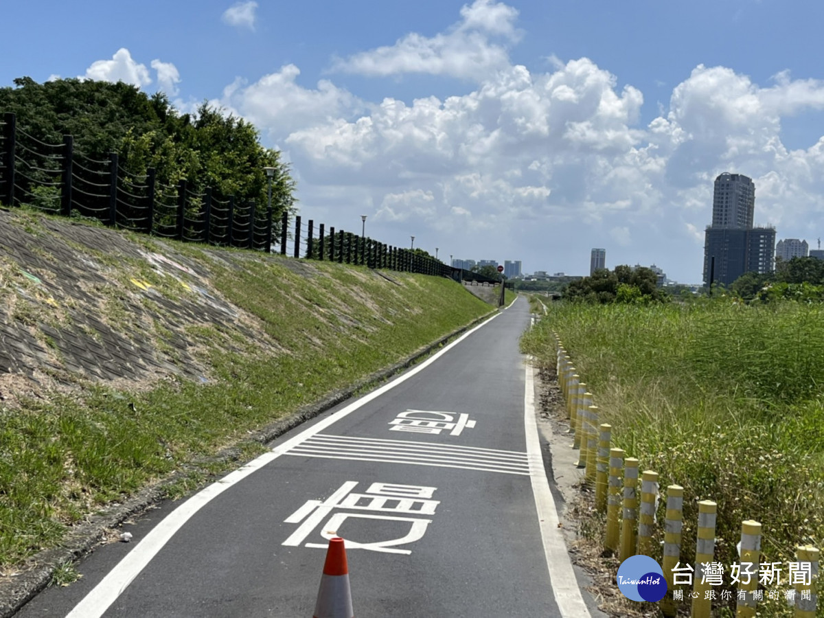 鹽水溪河岸民權路四段機車便道設置護蟹警告牌